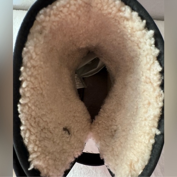 UGG Black Leather bootie, Layne, women's 8. Like new condition. - Picture 4 of 15